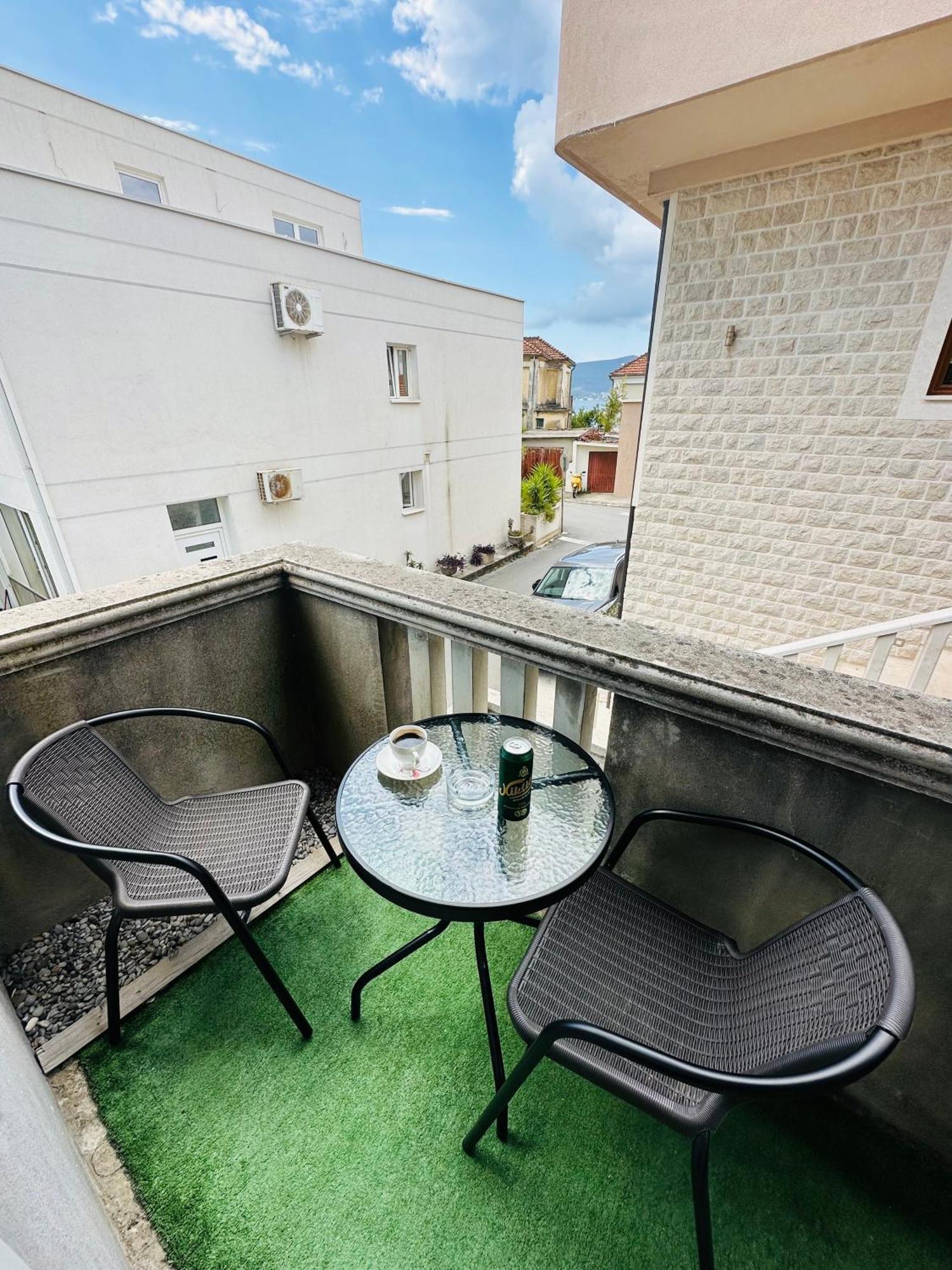 Villa Nela 티바트 외부 사진
